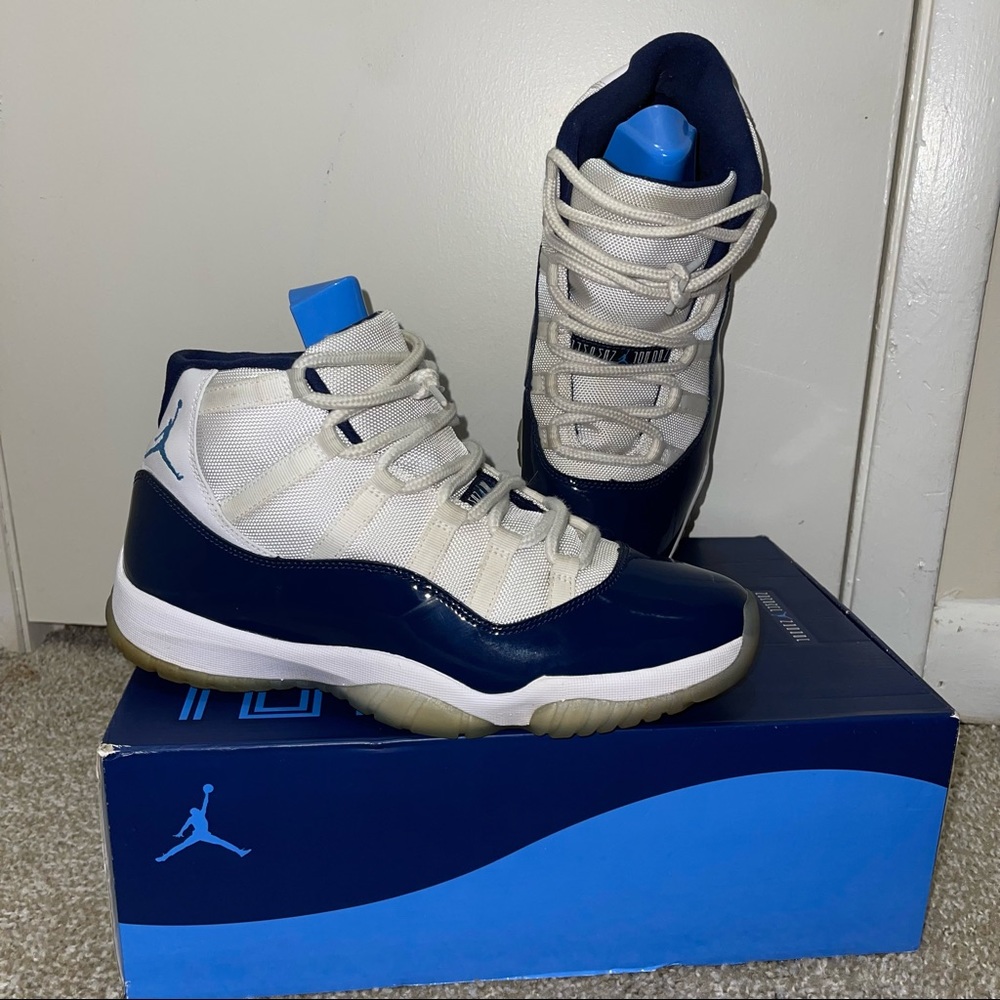 Mens Jordan 11s Navy blue